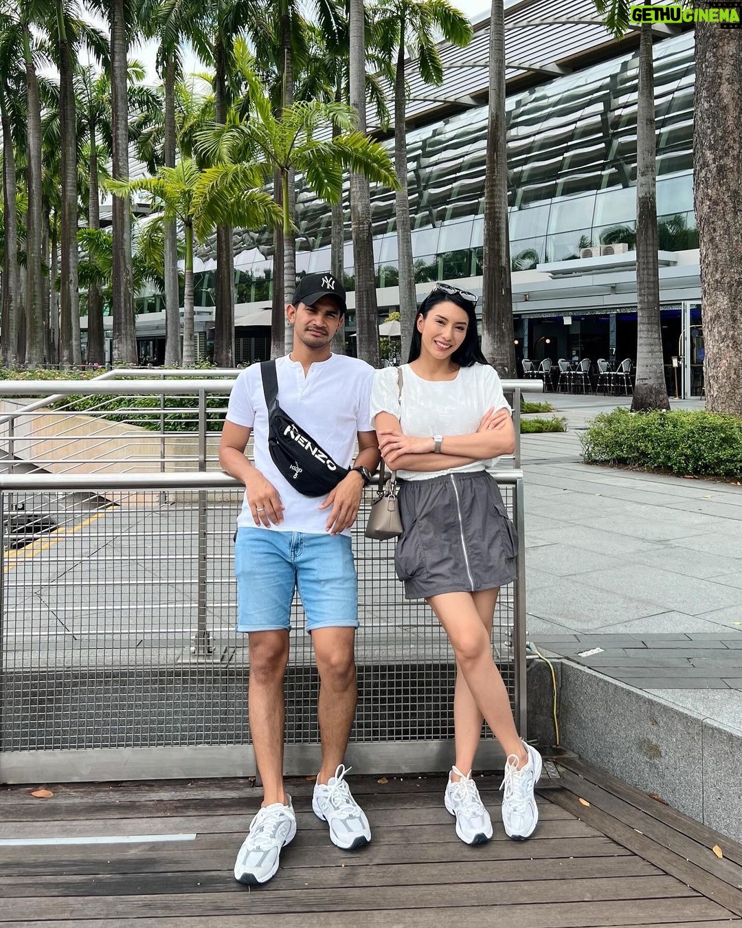 Tyas Mirasih Instagram - Love on repeat 🖤 Marina Bay Sands