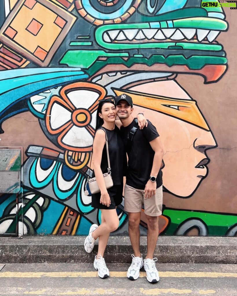 Tyas Mirasih Instagram - Together, we’re map’ping out a lifetime of memories 🖤 Haji Lane Singapore