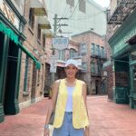 Tyas Mirasih Instagram - Throw glitter in today’s face ✨ Outfit by @thisisapril_ Styled by @ratihpratiwisugianto @universalstudiossingapore @singapore.explores @visit_singapore Universal Studios Singapore