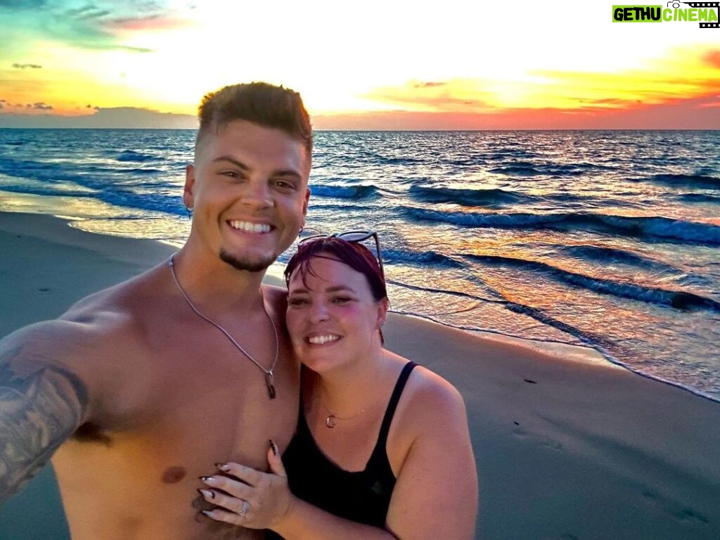 Tyler Baltierra Instagram - No matter where we go in this life, I’m always at home when you’re in my arms…I love you so much @catelynnmtv 😍❤️🌅 #MiddleSchoolSweethearts #17YearsStrong