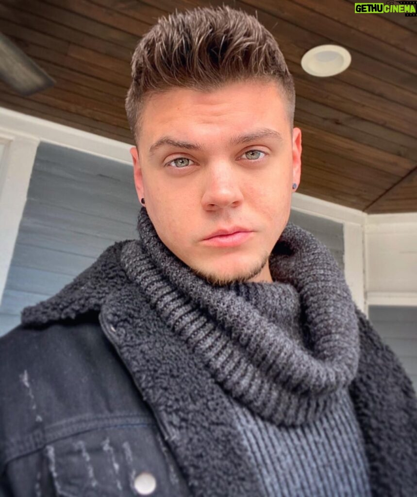 Tyler Baltierra Instagram - I turned 29 today...which means I’m practically 30...which means I have to really, REALLY act like a grown up now, don’t I?! 😂🤷🏻‍♂️ #CapricornSeason