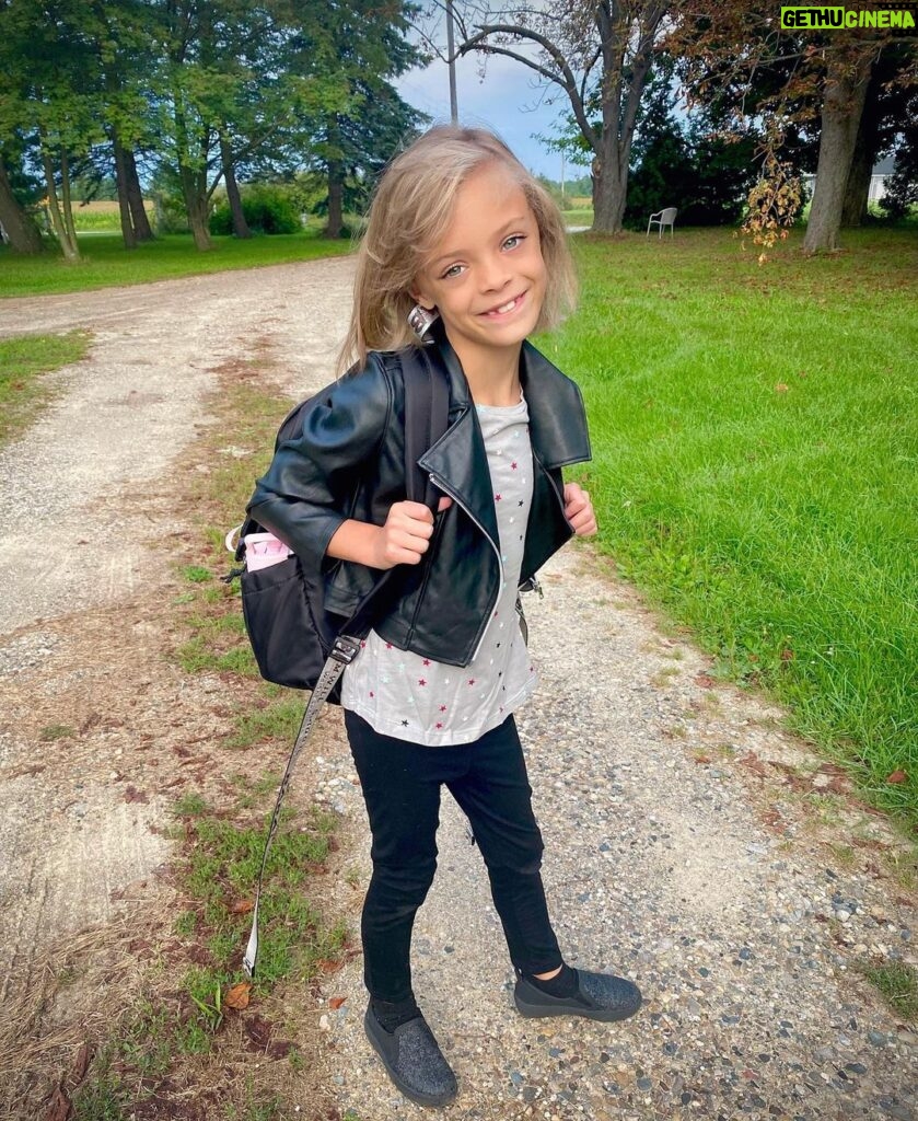 Tyler Baltierra Instagram - Novalee’s first day as a 2nd grader! She picked out her outfit & everything. She was so pumped to go back to school. Seeing her excitement this morning & talking about it while I straightened her hair is a cherished memory I’ll make sure to keep forever! She’s growing up so fast…please slow down baby 🥹❤️ #NovaleeReign #BlessedByDaughters #GirlDad