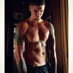 Tyler Baltierra Instagram - When you’re in the middle of a cut & the lighting is just way too good to avoid taking progress pics lol 😏 iykyk! 🤣💪🏻😤 Hard work is paying off! #FitnessJourney #BodyBuilding #Ectomorph