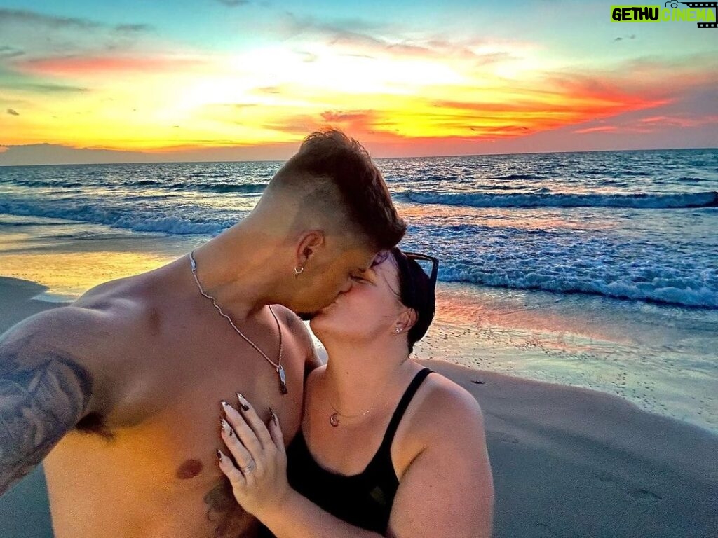 Tyler Baltierra Instagram - No matter where we go in this life, I’m always at home when you’re in my arms…I love you so much @catelynnmtv 😍❤️🌅 #MiddleSchoolSweethearts #17YearsStrong