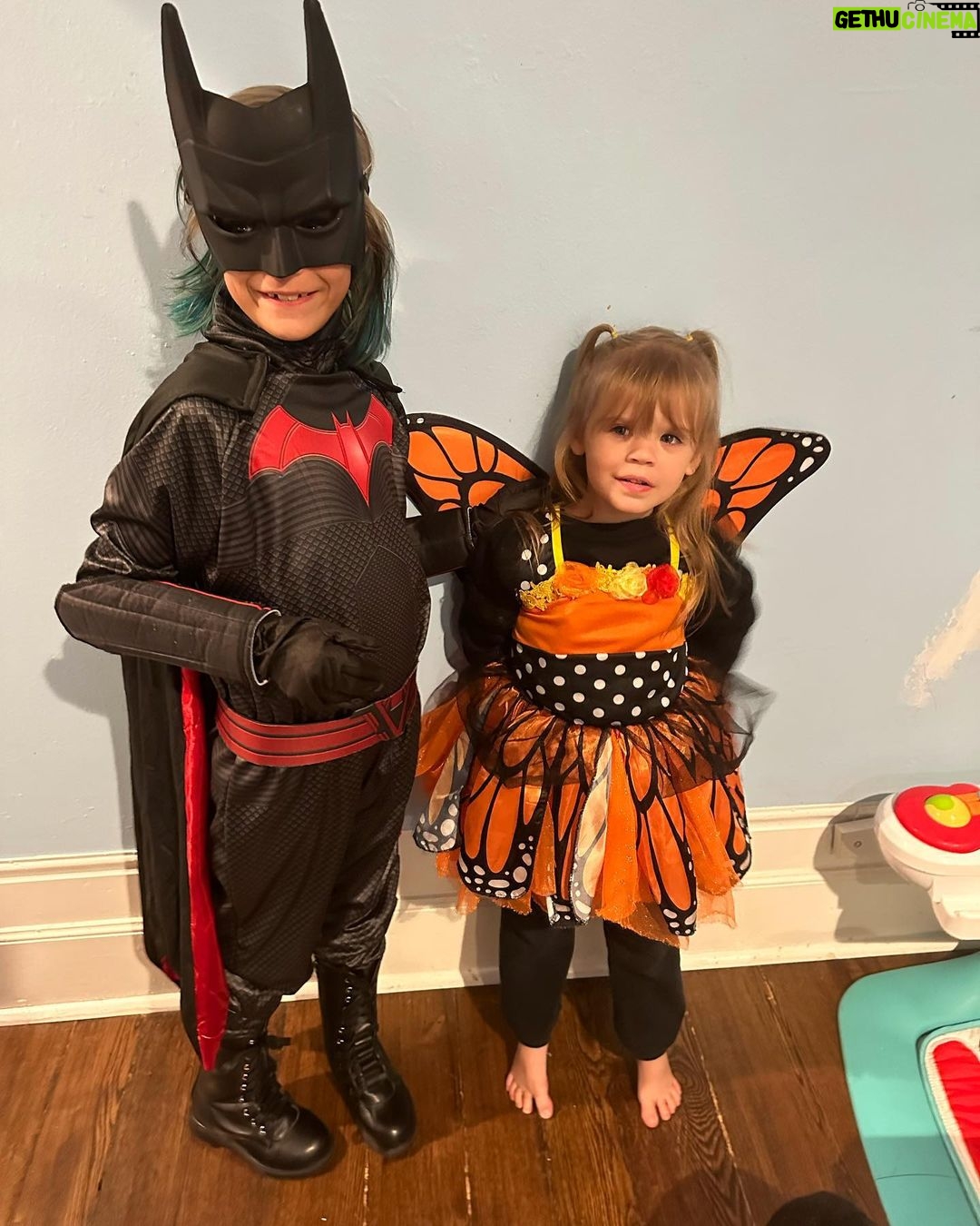 Tyler Baltierra Instagram - Making memories with my cute little butterfly & the best sidekick ever! 🎃👻 #HappyHalloween #GirlDad