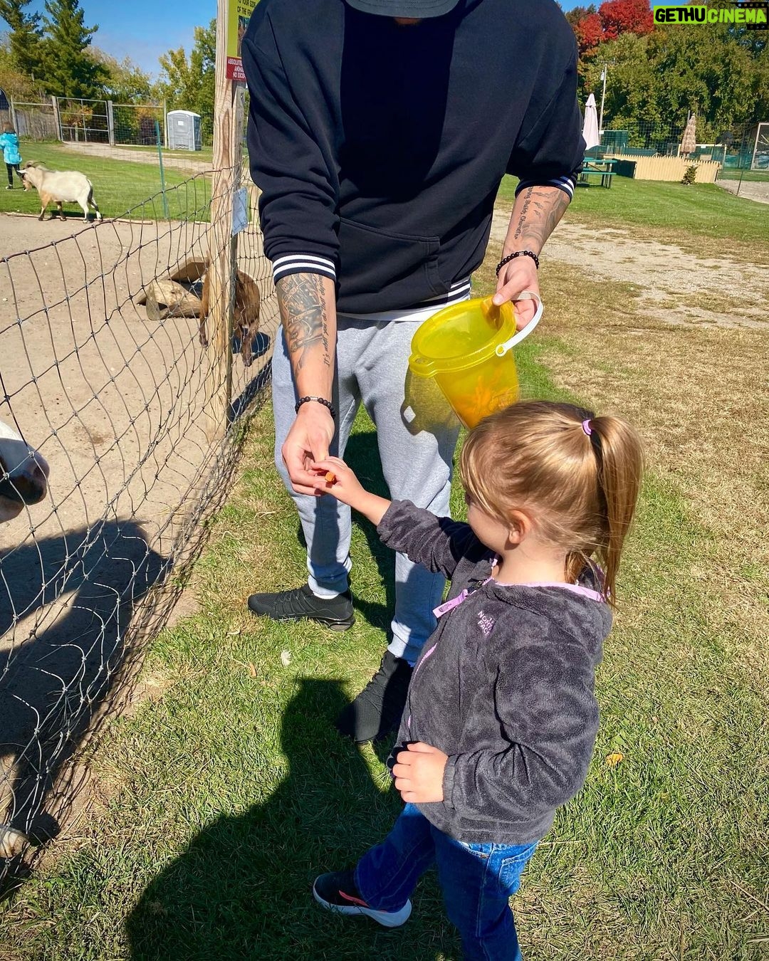 Tyler Baltierra Instagram - Iām feeling very grateful & very blessed to be able to make memories with my babies! ššš»ā¤ļø #BlessedByDaughters #GirlDad #NovaleeReign #VaedaLuma