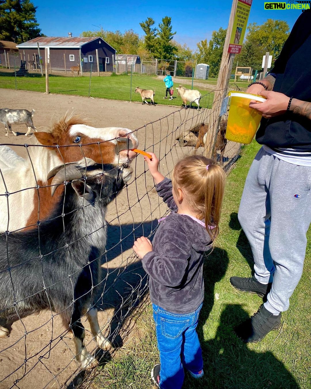 Tyler Baltierra Instagram - Iām feeling very grateful & very blessed to be able to make memories with my babies! ššš»ā¤ļø #BlessedByDaughters #GirlDad #NovaleeReign #VaedaLuma