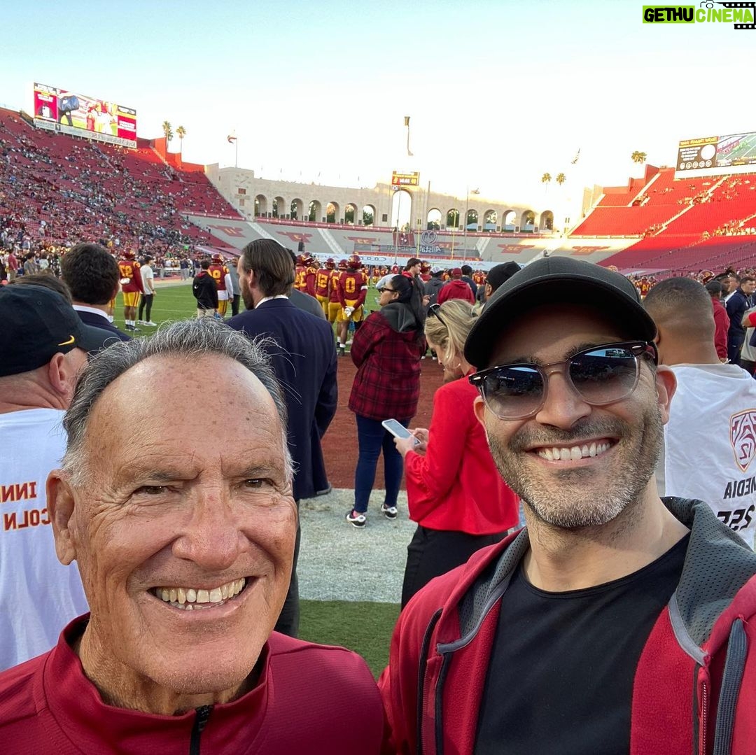 Tyler Hoechlin Instagram - Thank you to everyone at @usc_athletics (including your very talented photographer @jennychuangphotos) for an unforgettable night at the @lacoliseum . As a lifelong Trojan fan, I’m incredibly grateful to have shared the experience with my family - the ones who made me a fan from the very beginning. What an exceptional regular season. Congrats to everyone at @usc.fb ! Hard work pays off. Can’t wait to see what the coming days and weeks will bring. #CollegeFootballPlayoff #Heisman #FightOn
