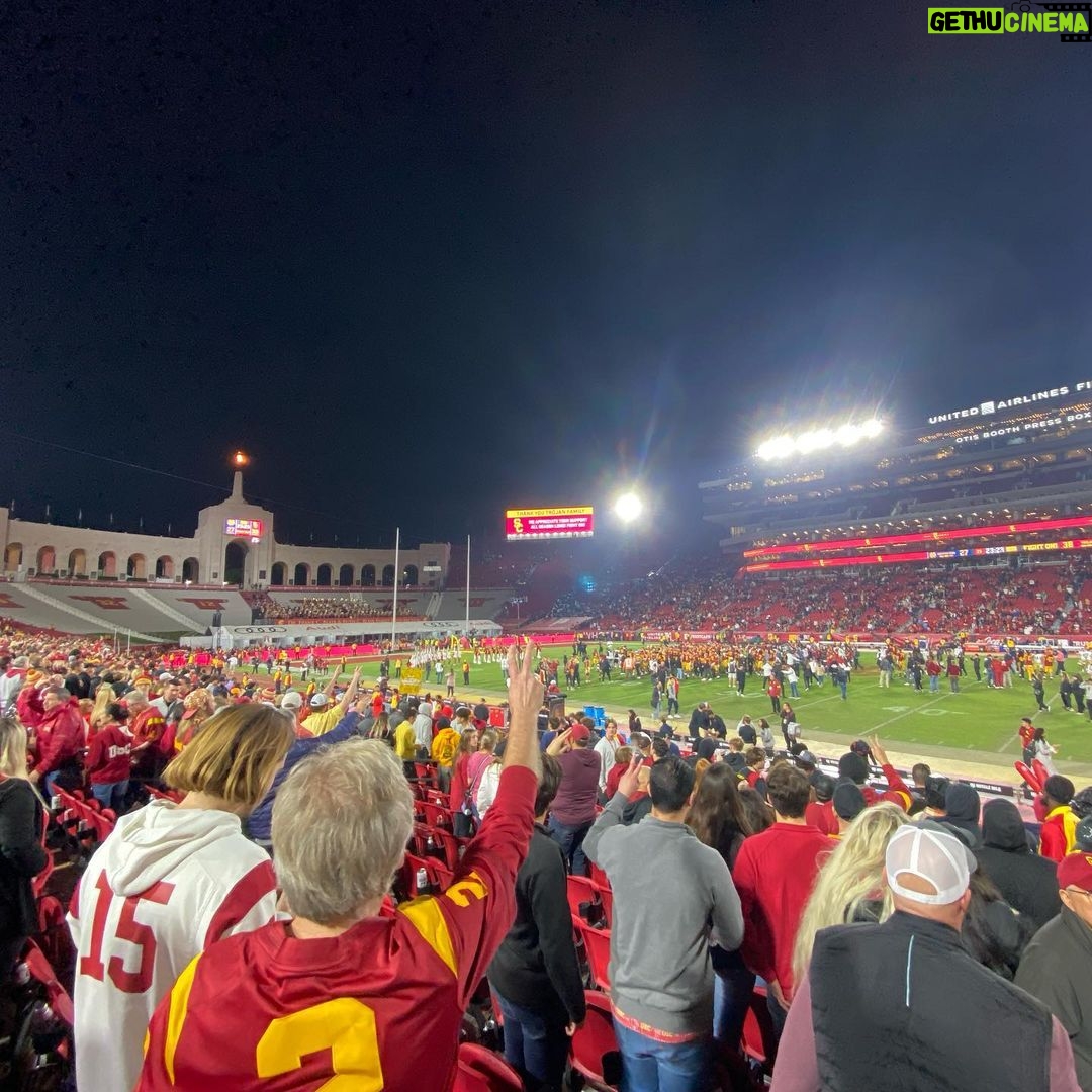 Tyler Hoechlin Instagram - Thank you to everyone at @usc_athletics (including your very talented photographer @jennychuangphotos) for an unforgettable night at the @lacoliseum . As a lifelong Trojan fan, I’m incredibly grateful to have shared the experience with my family - the ones who made me a fan from the very beginning. What an exceptional regular season. Congrats to everyone at @usc.fb ! Hard work pays off. Can’t wait to see what the coming days and weeks will bring. #CollegeFootballPlayoff #Heisman #FightOn