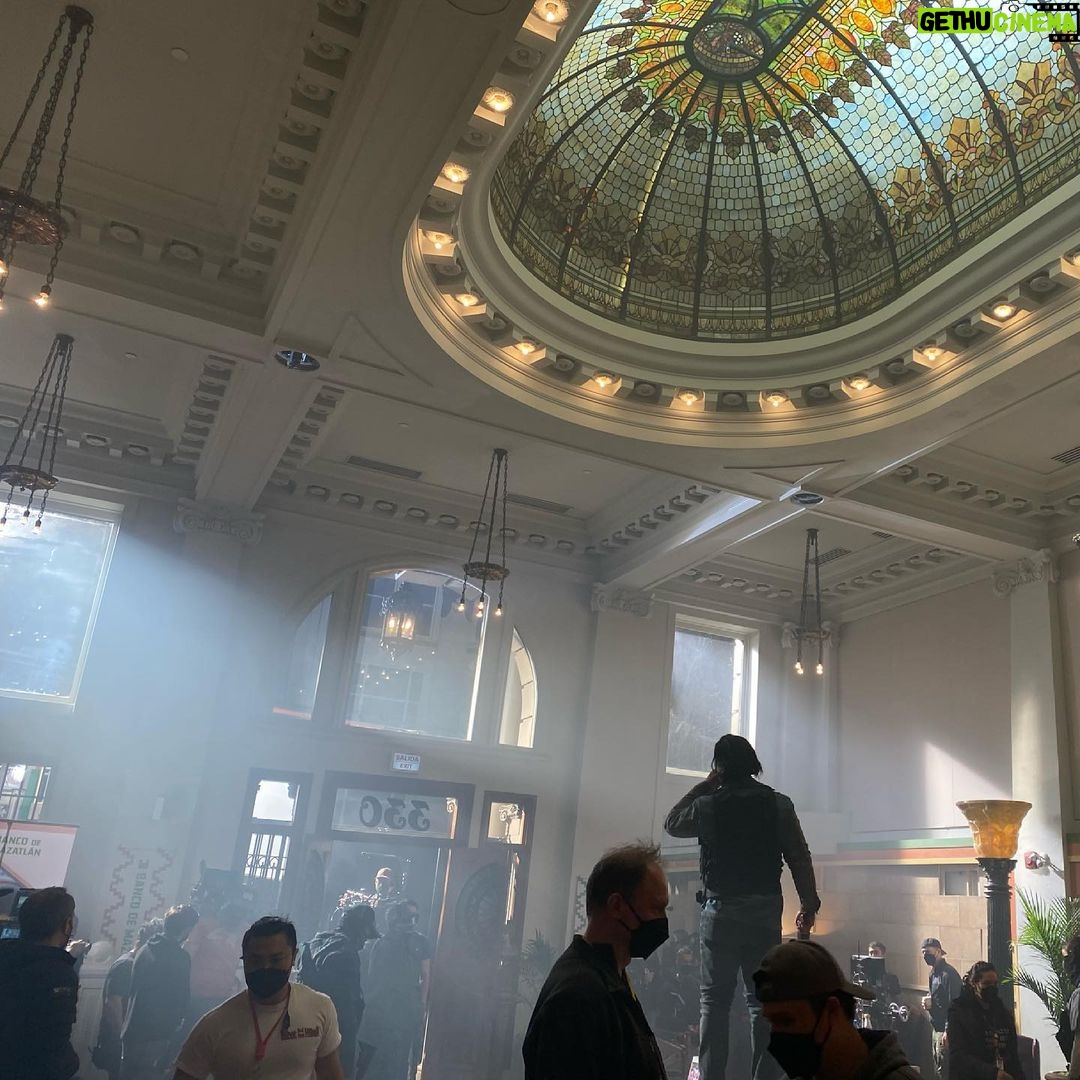 Tyler Hoechlin Instagram - The scene shot on this set for tonight’s episode took 78 set-ups. Our crew works so incredibly hard to make this show what it is. A massive thanks to them for making it all possible. New episode of #SupermanAndLois tonight!