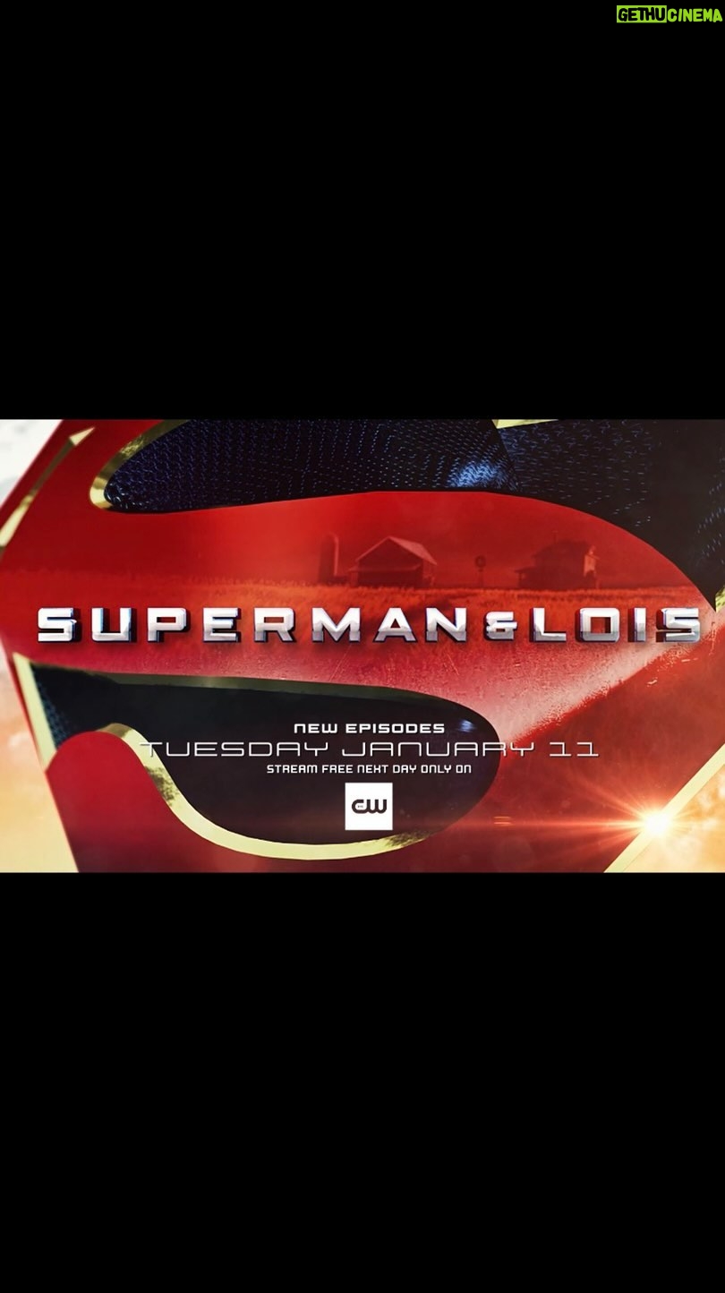 Tyler Hoechlin Instagram - Superman & Lois is back! Wait, are back. Well, technically both are correct… whatever, @bitsietulloch will be satisfied with my grammatical effort. Season 2 premieres tomorrow at 8/7c on the CW! So proud of the hard work and massive effort everyone on the cast and crew continue to put into this show. Hope you all enjoy this season more than the last. @cwsupermanandlois #SupermanAndLois