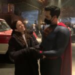 Tyler Hoechlin Instagram - @cwsupermanandlois Episode 7 tonight! Check it out to see who wins this epic thumb war battle. @bitsietulloch , you’re goin’ down.