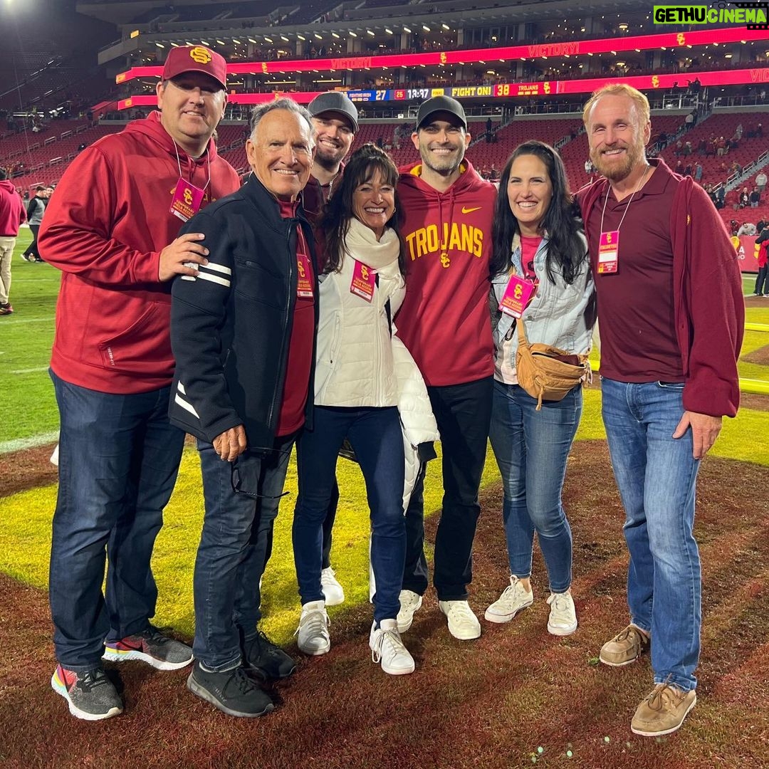 Tyler Hoechlin Instagram - Thank you to everyone at @usc_athletics (including your very talented photographer @jennychuangphotos) for an unforgettable night at the @lacoliseum . As a lifelong Trojan fan, I’m incredibly grateful to have shared the experience with my family - the ones who made me a fan from the very beginning. What an exceptional regular season. Congrats to everyone at @usc.fb ! Hard work pays off. Can’t wait to see what the coming days and weeks will bring. #CollegeFootballPlayoff #Heisman #FightOn