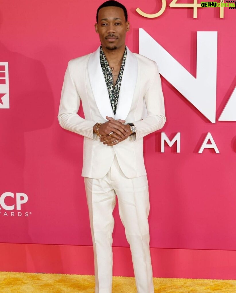 Tyler James Williams Instagram - @naacpimageawards thank you for another beautiful night and for celebrating me and my @abbottelemabc Family Tux: @peoplesofallnations Shoes: @kurtgeiger Jewelry: @cartier Styled by @ashleynorthstyle Grooming by @crazysexybeautifoe