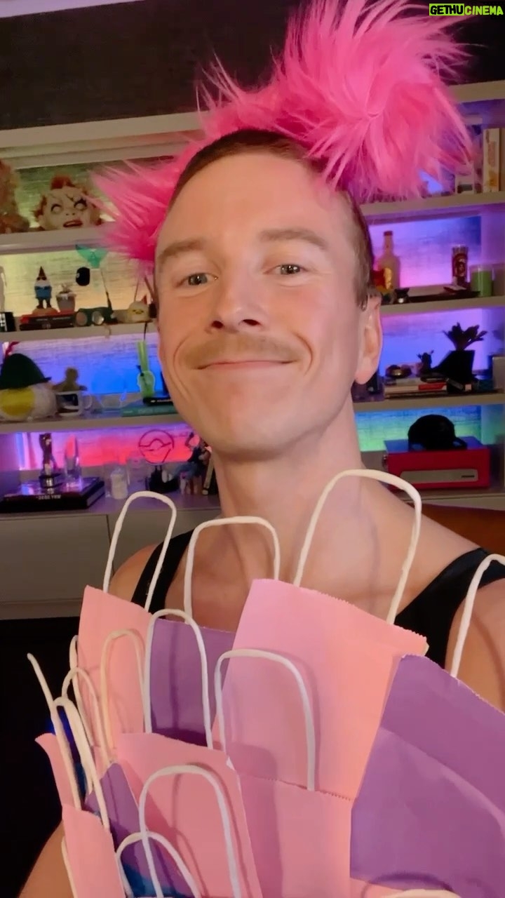Tyler Oakley Instagram - if you’re not watching the streams, you’re only getting half the chaos