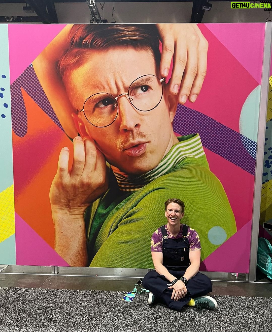 Tyler Oakley Instagram - first @twitchcon was such a success. thank you @twitch for making me feel celebrated & welcome, & thank you to the streamers & chatters i met for all of the kindness - i feel right at home. #twitchcon