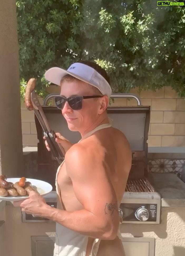 Tyler Oakley Instagram - puns in the comments ONLY ☀️🌭✨