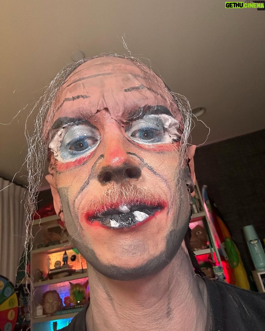 Tyler Oakley Instagram - looking camp right in the eye of sauron