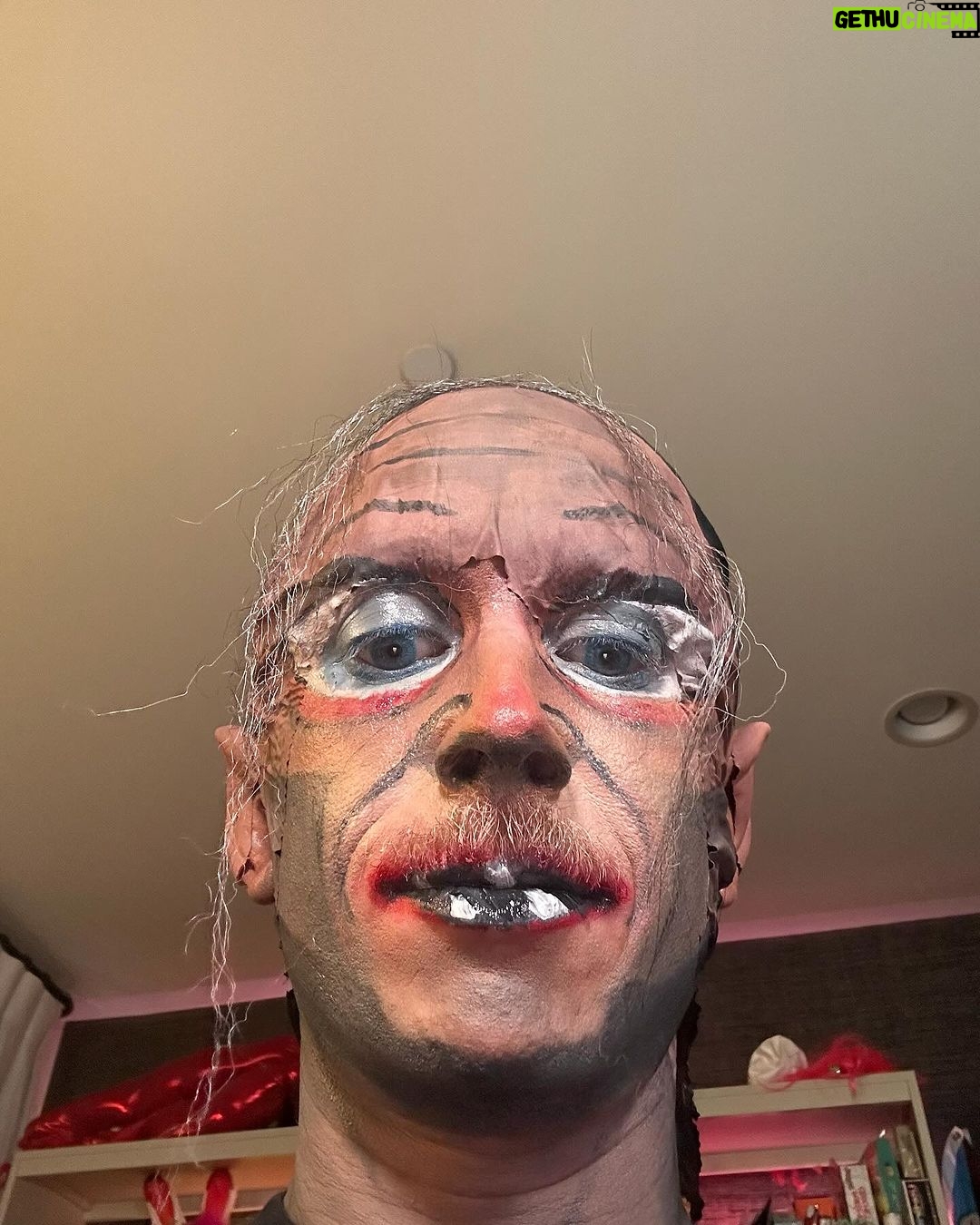Tyler Oakley Instagram - looking camp right in the eye of sauron