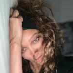 Tyra Banks Instagram - Study break 🤓💄📓 Check out these 10 photos in 10 seconds and then go back to work!
