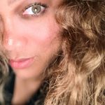 Tyra Banks Instagram - Study break 🤓💄📓 Check out these 10 photos in 10 seconds and then go back to work!