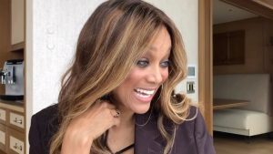 Tyra Banks Instagram - I remember this moment and it makes me smile. Her name is Maribel and she’s a healthcare worker for seniors and was a hero during the early days of the pandemic. She won our 1st @smizecream🍦giveaway! Her kids are so cute and it was just a really sweet moment. ￼Sending love to you and the fam, Maribel. 
💛TyTy