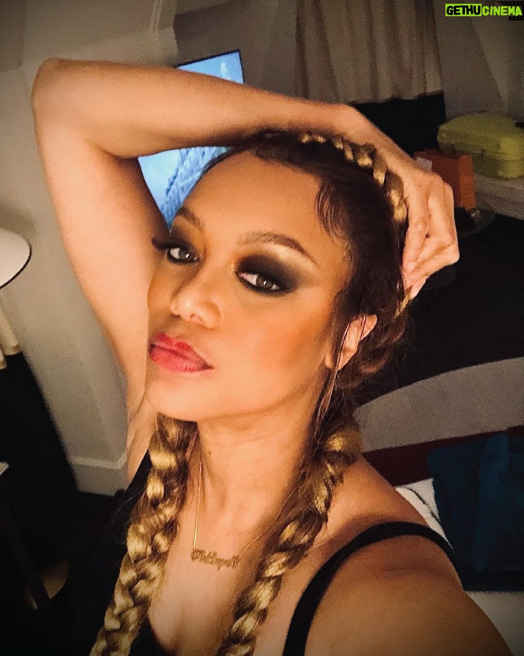 Tyra Banks Instagram - Do you ever do something really great and amazing and then get home and take your clothes off and then take pictures of your make up and hair after you’ve had dinner and your lipstick is looking crazy while in #Paris? Well, this is me here. I did something I never did before. I hosted a comedy show/men’s fashion show - wassup @kidsuper!!! - and the amazing designer @colm had me change clothes 10 times! I was nervous as heck, but pulled it off and even got a few laughs. I was like whatttt!!!!???? This is me right before makeup remover hit this face. 🇫🇷