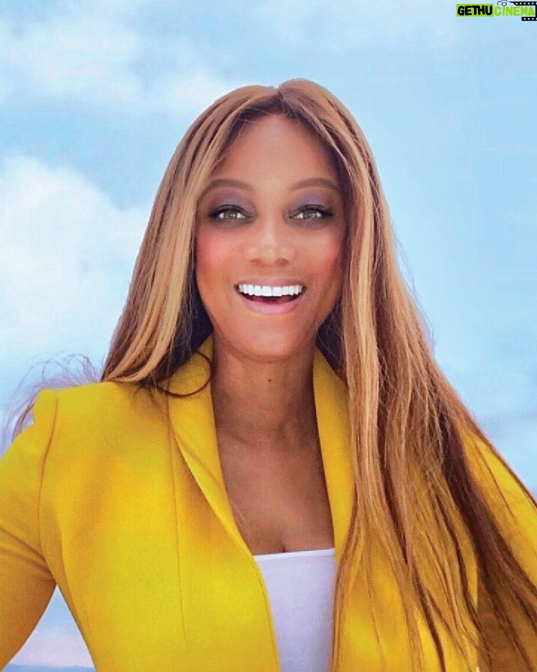 Tyra Banks Instagram - Wow. It’s my birthday. 🥳 And I’m thinking about my journey. From Supermodel to Super Businesswoman. Yep. 🍦Entrepreneur. Yay @smizecream! Feels so good to pivot. To transition. To keep DREAMING. What were YOU yesterday and what do you wanna be TODAY? Remind yourself of your DREAM by sharing it with me below. 👇🏽 And Happy DREAM day to YOU! 💛