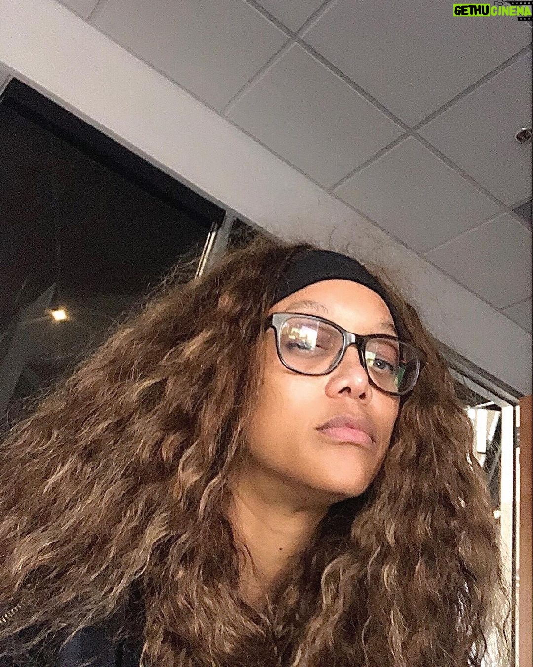 Tyra Banks Instagram - Saturday relaxing realness 💛