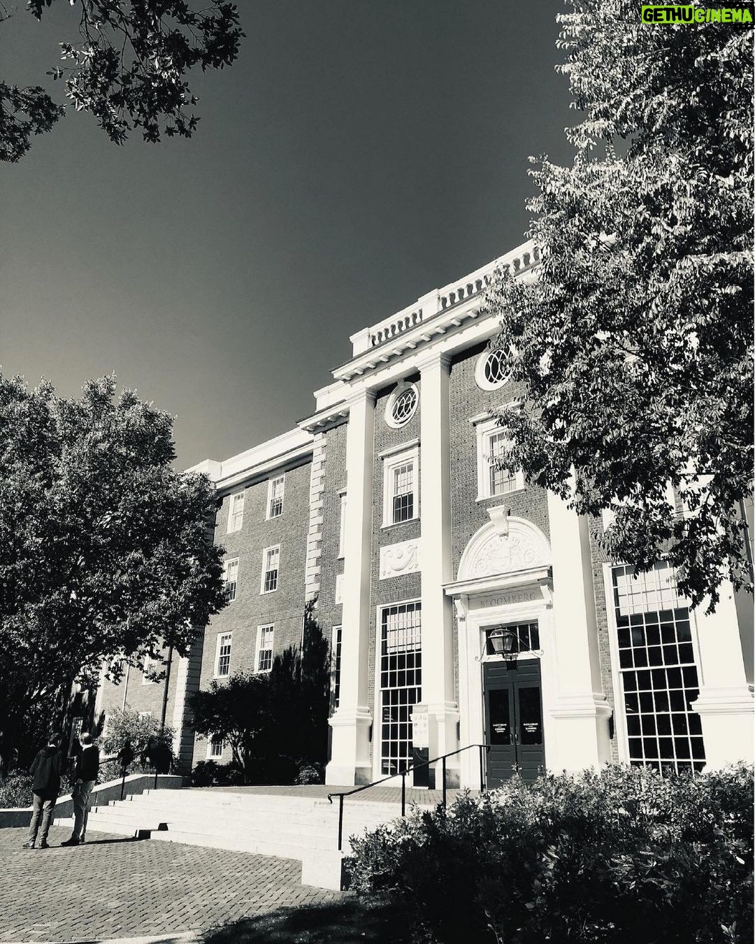 Tyra Banks Instagram - Real talk: @HarvardHBS has enriched me so much. The reunion last weekend was pretty cathartic. I took a sec and sat on a campus bench and snapped B/W photos of things around me. Just a 5 minute pause to take it all in. Now sharing with you. Keep educating yourself. Be an infinite learner. It’s truly the answer to prosperity and limitless growth. Stay curious. You got this! 💛Tyra @HBSalumni #HBSOPM #HBSforLife