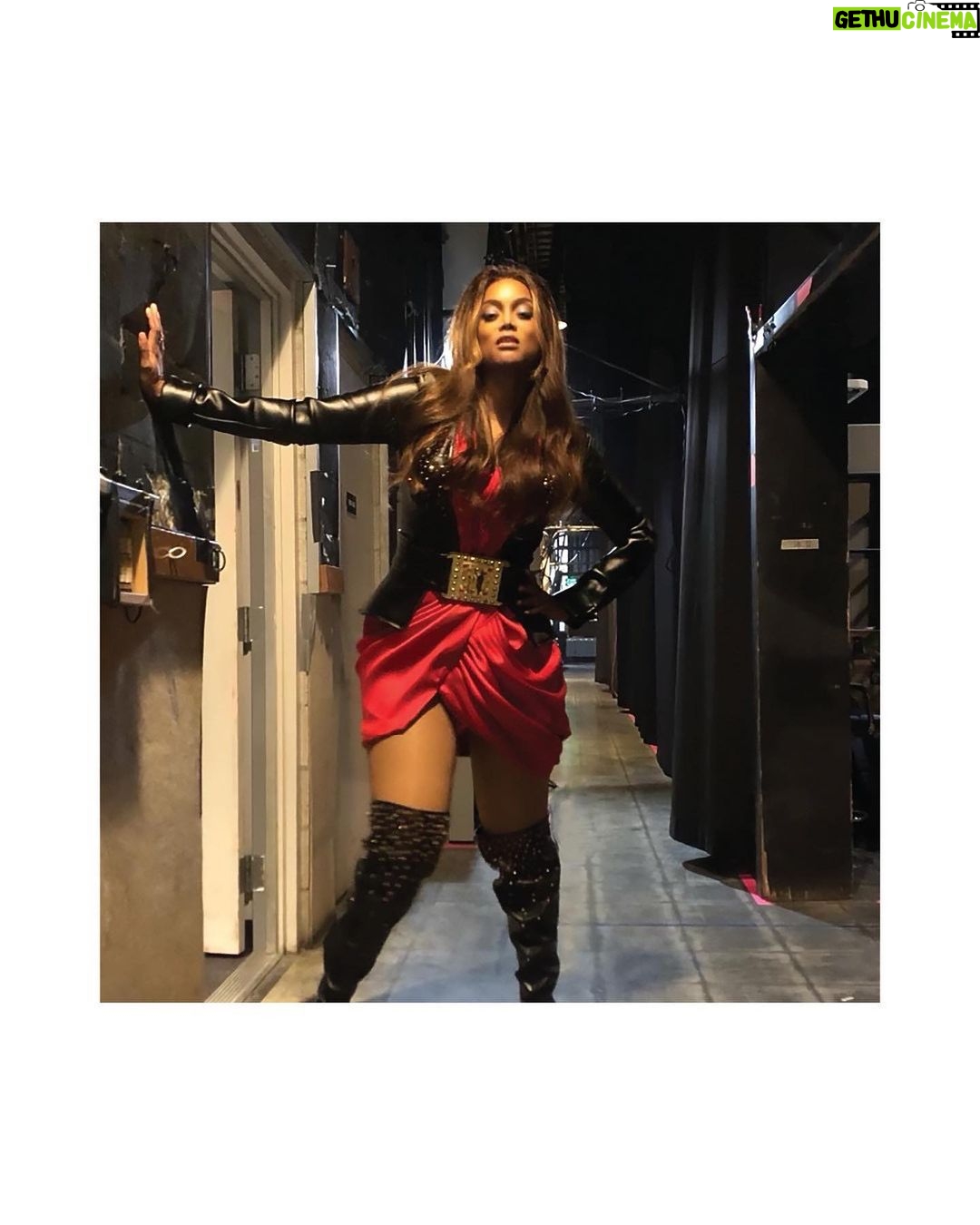 Tyra Banks Instagram - A lil Elvis + A lil Priscilla = Last night Makeup: @valentefrazierartistry Hair: @kimblehaircare Stylist: @ericarchibald + @nataliabarzilai Designer: @marcosquared Rings: @alexisbittar Earrings: @xivkarats Tailor: @mparkerbuzz #DWTS #DisneyPlus