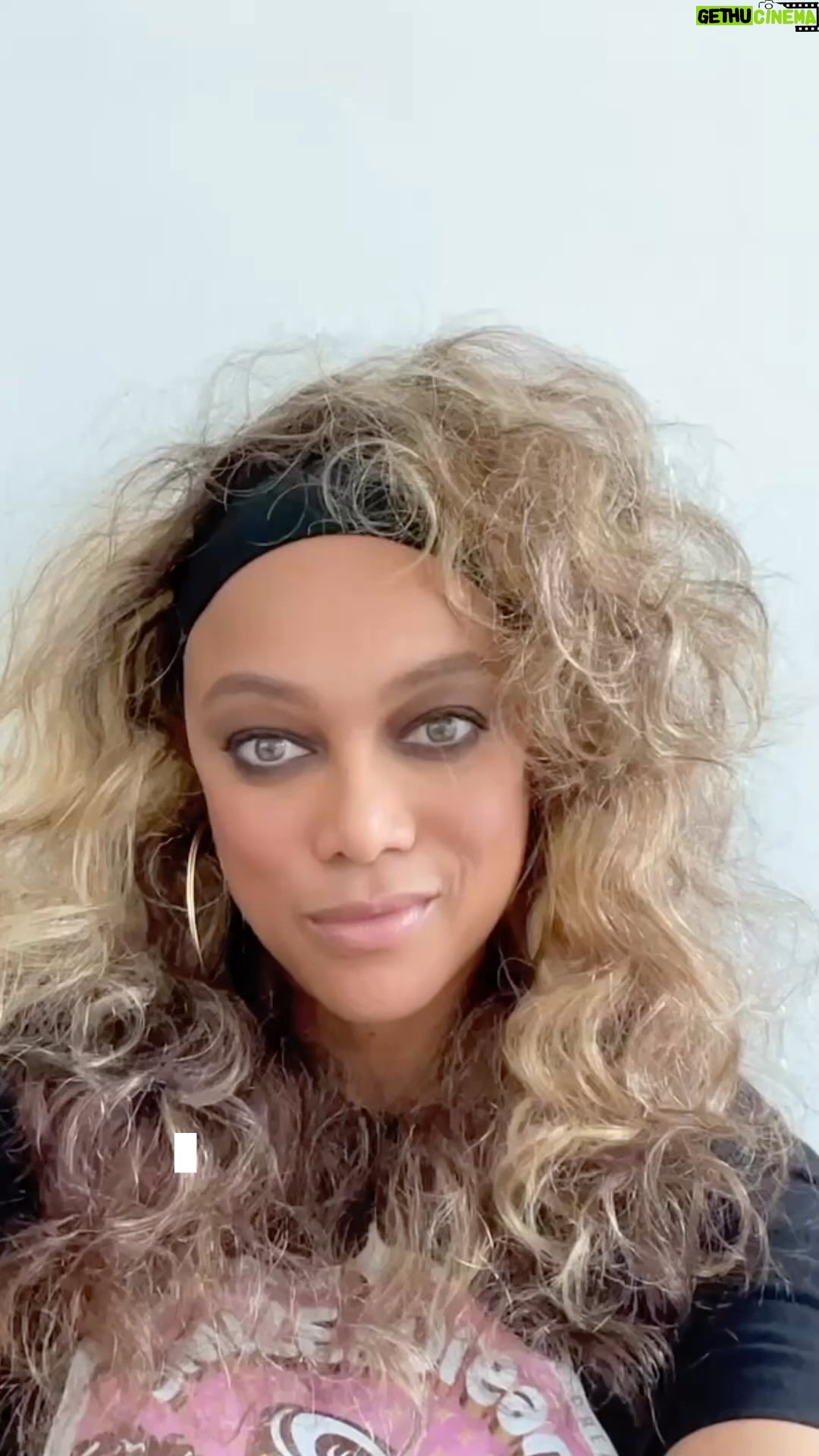 Tyra Banks Instagram - YOU are going to be part of my next BIGGG project. We are writing a @SMiZEandDREAM Graphic Novel 📕 and I want you to help design the fashion of some of the main characters. And we will reveal the results at @ComicConLA and have lotsa ice cream! 🍦🧑🏽🎤 🍦🧜🏾♀️ 🍦🧚🏻♂️ 🍦 Plus, I will choose someone to be a character in the novel! That could be YOU! It all starts tomorrow on my stories! #comiccon #comicconla #cosplay #comics #cosplayer #comicbooks #comicconvention #lacc #cosplayersofinstagram #comic #anime #comicart #comicbook #costume #makingcomics #SMiZEandDREAM #SMiZE #SMiZEcomic #SMiZEGraphicNovel