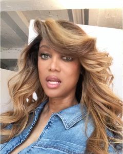 Tyra Banks Instagram - I can’t believe @Modelland has been in the making for over 10 years! And now you can live a photo fantasy experience with tips & tricks to up your photo game. And there’s lotsa @smizecream to eat! Yaaas! Get your tickets now! Link in bio . . . #Modelland #ThePosingParty #ModelForADay