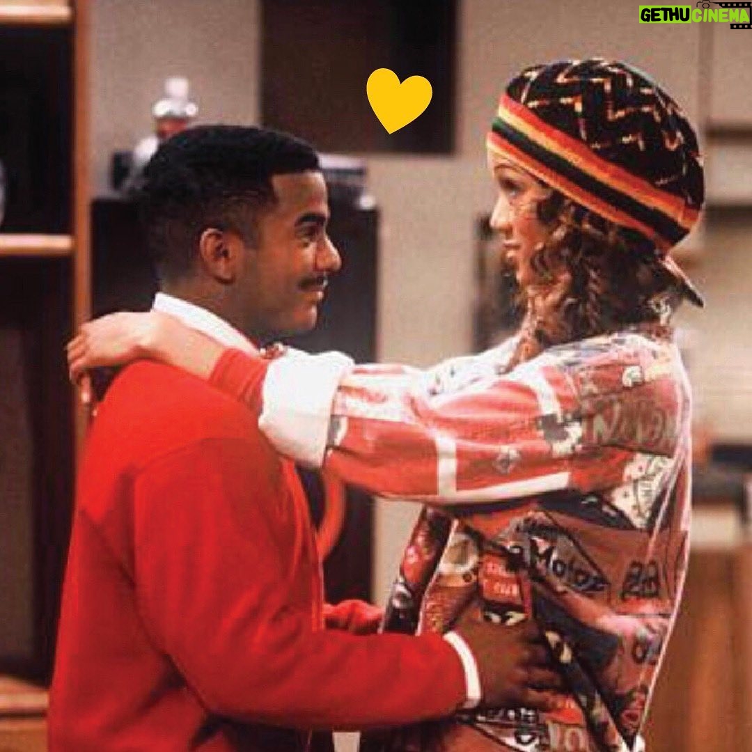 Tyra Banks Instagram - ๐คฉ So excited to finally reveal this! Iโm reuniting with a very special someone I worked with when I was just 19 years old! @TheRealAlfonsoRibeiro is joining me in the @DancingWithTheStars ballroom as my co-host on @DisneyPlus! I canโt wait to stream live & have crazy fun w/ him!๐๐ฝ๐บ๐ฝ #DWTS