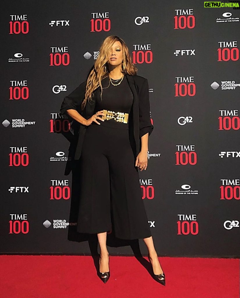Tyra Banks Instagram - The SHOW (red carpet) and the AFTER PARTY (my hotel bathroom 🙃). Which you like best? . . A few months ago, I presented @Huda with a Time100 Impact Award at the amazing @museumofthefuture. Amazing night. #Time100Gala