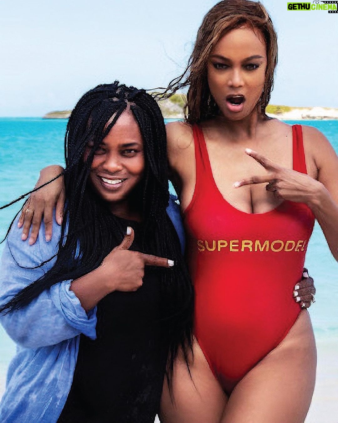 Tyra Banks Instagram - When I started modeling so many years ago, there were hardly any black photographers. And FEMALE black photographers…well…I honestly can’t remember working with any in my years of doing fashion. So when I knew I was going to grace the cover of Sports Illustrated Swimsuit Edition for the 3rd time, I wanted to give a black FEMALE photographer 👩🏽🦱 a career changing opportunity. Just like my past @si_swimsuit covers changed my career big time. I searched social media, high and low. IG, Pinterest…scrolling scrolling scrolling and then WOW… I landed on @larettahouston 📷 Laretta’s work was edgy, artistic, had depth. She had the eye 👁️. And I knew that because she was a woman, and more specifically a black woman, there was a chance that the world at large would not get to witness her creative genius. I presented her work to @mj_day at SI Swim 👙 and without hesitation, MJ said “Yes, yes and yes!!!” Cut to a month later and we were all on the beach of the Bahamas and OMG…Laretta is right there photographing me! As I posed for her lense on that sand, my heart was so full because I felt that her career was about to change. She later told me she was so nervous, but I couldn’t tell. She was a BOSS 💪🏾on that beach. Leading her team and getting shot after great shot. The Bahamas sun set and we left the island 🏝️ and the cover debuted! One of my fave covers EVER! But I didn’t want that to be the end of my work with Laretta. After we helped to made sure she got a good agent, I couldn’t leave my work with her to just that one (major) job. Over the years, I have requested Laretta to photograph me for other shoots. Large campaigns. And the most recent is @karen_millen. And again, she nailed it. 💪🏾 Every time I work with Laretta, it just feels so good. She’s the truth. And now the world 🌎 knows she is, too. Keep dreaming, y’all. Your time to shine will come. 💫 💛TyTy