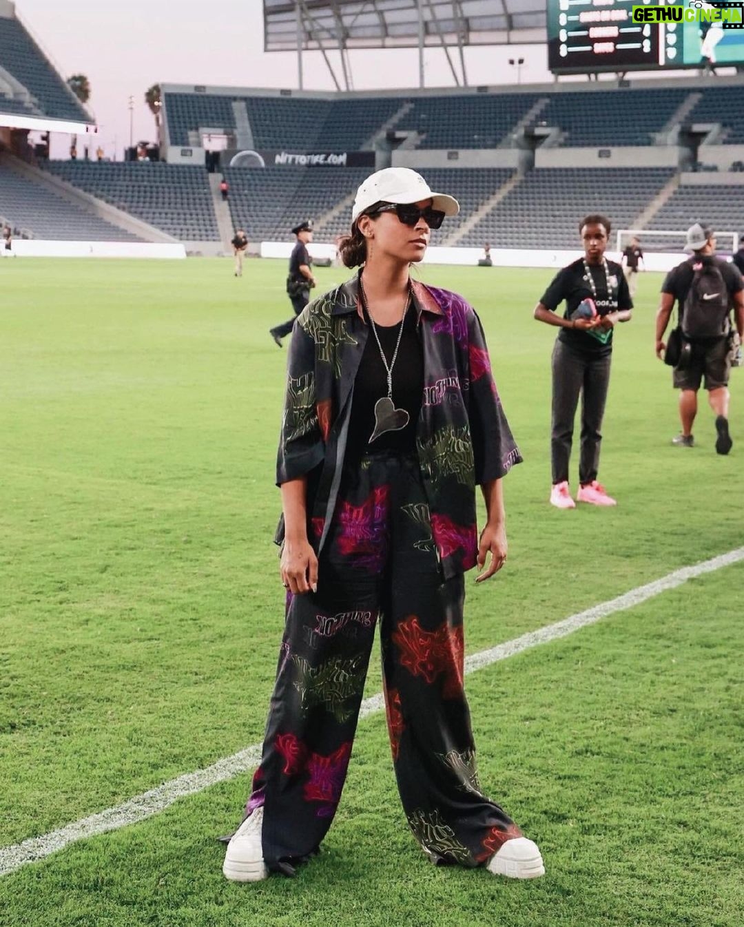 Tyra Banks Instagram - Gurrrrl, this is some serious girl power. @lilly invited me and the fam to the ⚽️ @weareangelcity game and it was soooo fun! Plus, I got to meet @simuliu (OMG!) and chill with @janellemonae (Yaaas!), all in my hometown of L.A. We love you, Lilly! 💛 . #ACFC