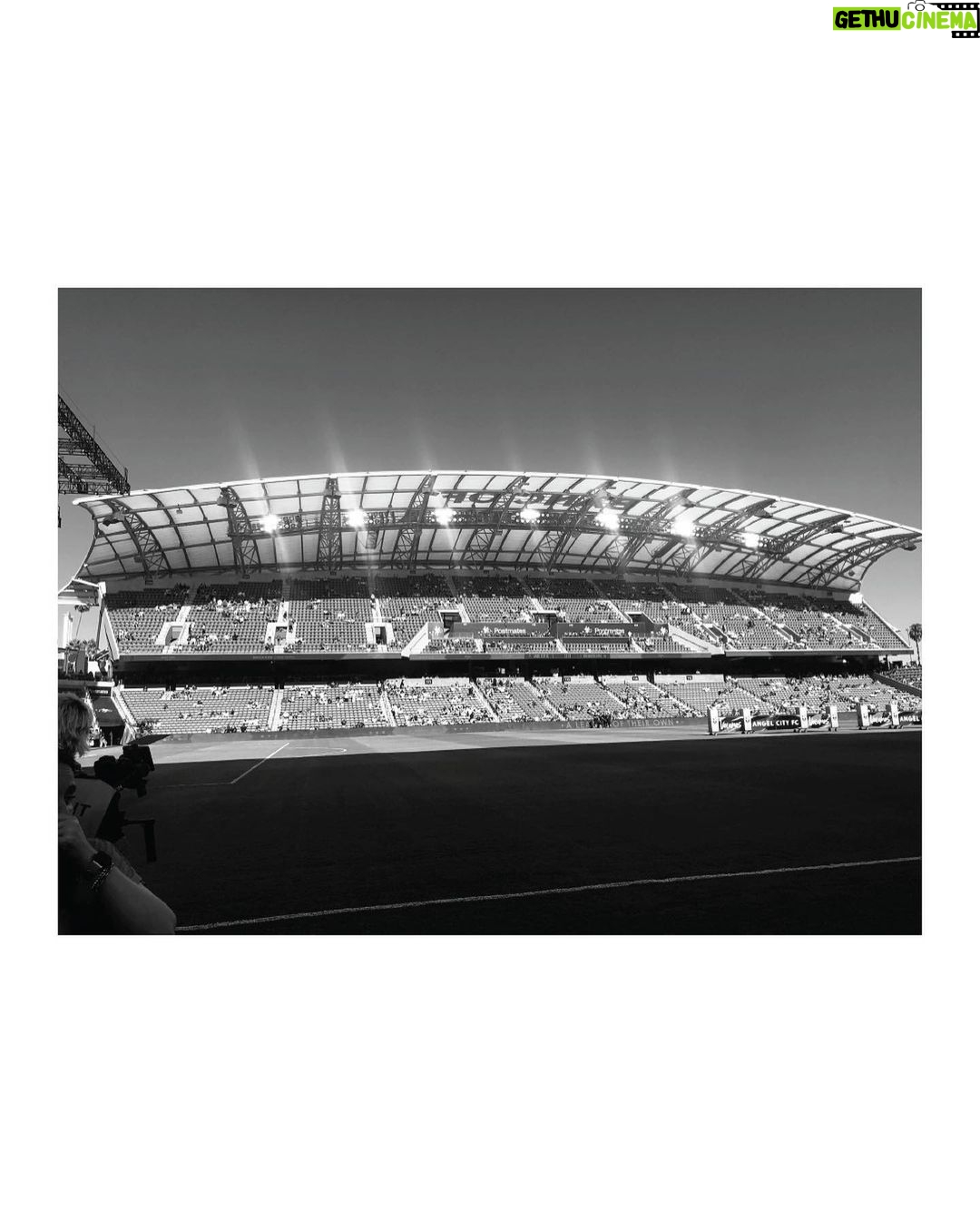 Tyra Banks Instagram - Gurrrrl, this is some serious girl power. @lilly invited me and the fam to the ⚽️ @weareangelcity game and it was soooo fun! Plus, I got to meet @simuliu (OMG!) and chill with @janellemonae (Yaaas!), all in my hometown of L.A. We love you, Lilly! 💛 . #ACFC