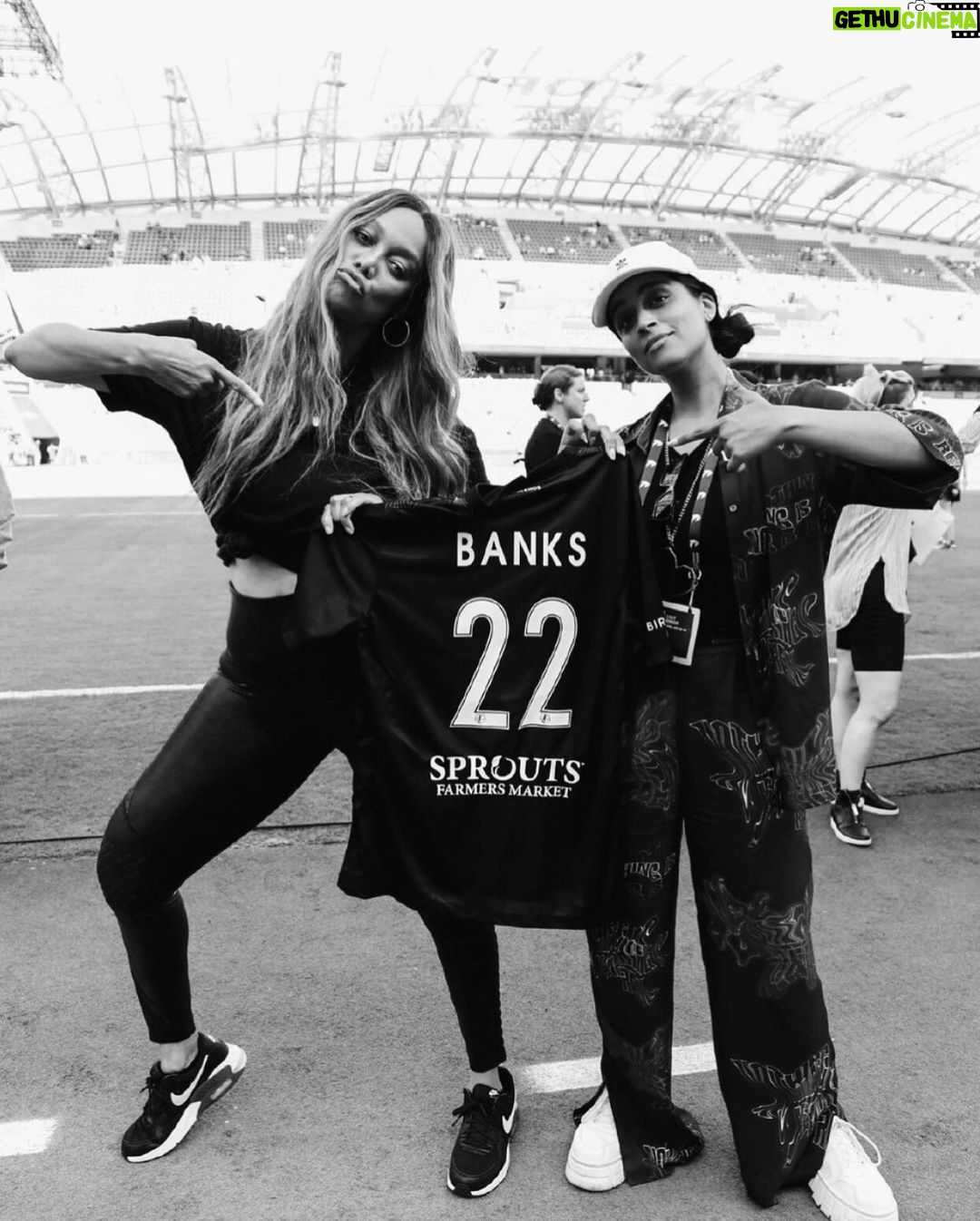 Tyra Banks Instagram - Gurrrrl, this is some serious girl power. @lilly invited me and the fam to the ⚽️ @weareangelcity game and it was soooo fun! Plus, I got to meet @simuliu (OMG!) and chill with @janellemonae (Yaaas!), all in my hometown of L.A. We love you, Lilly! 💛 . #ACFC