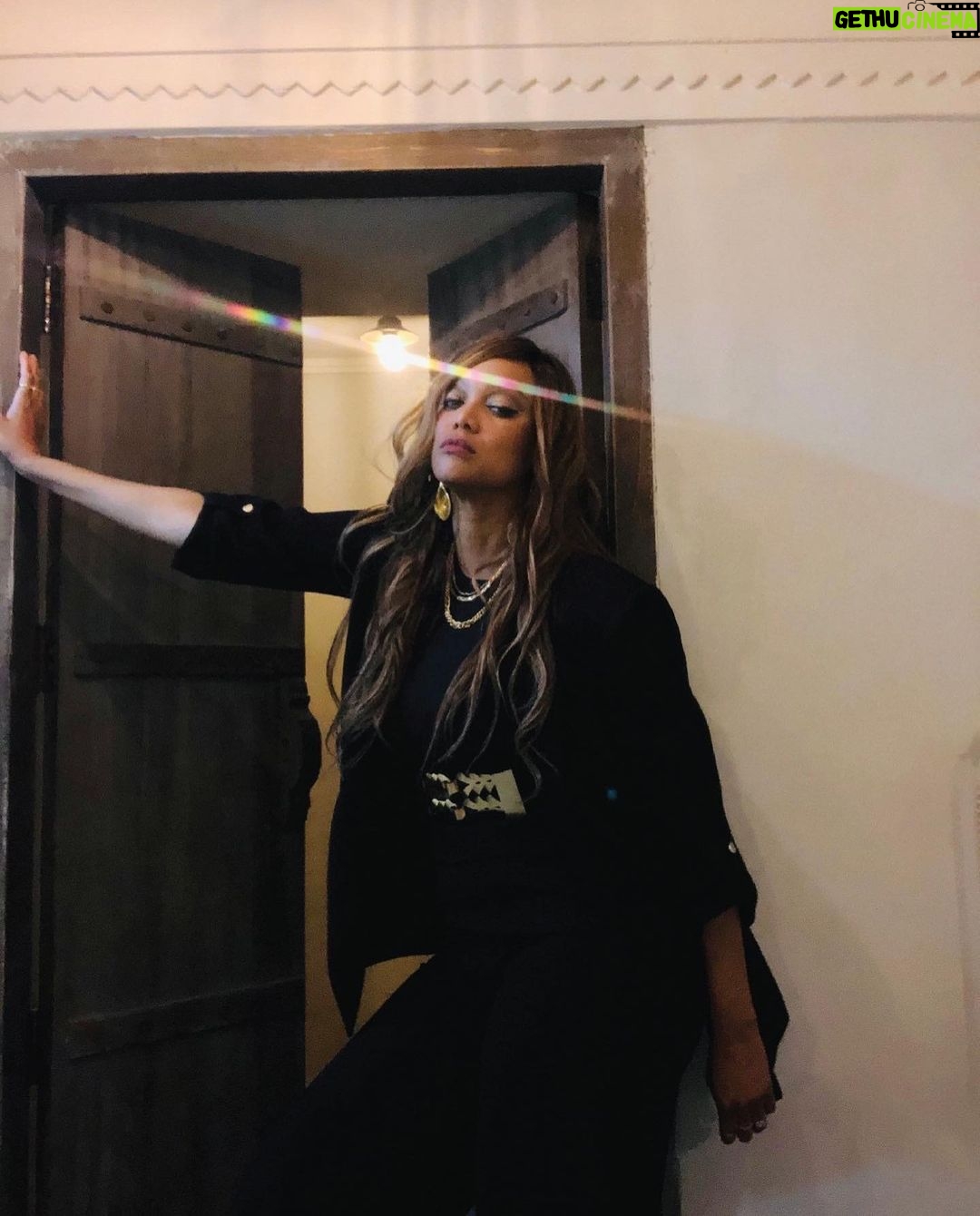 Tyra Banks Instagram - The SHOW (red carpet) and the AFTER PARTY (my hotel bathroom 🙃). Which you like best? . . A few months ago, I presented @Huda with a Time100 Impact Award at the amazing @museumofthefuture. Amazing night. #Time100Gala