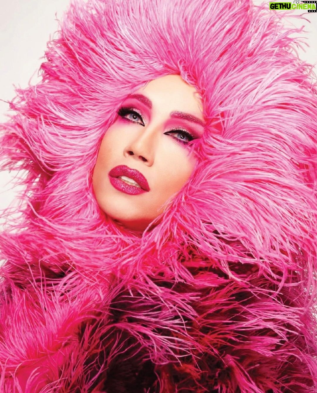 Tyra Banks Instagram - She tagged me and I stopped. Pink. Effervescent. Fun. @vanessavancartier, TyTy sees you. 💛 #TyTySeesYou