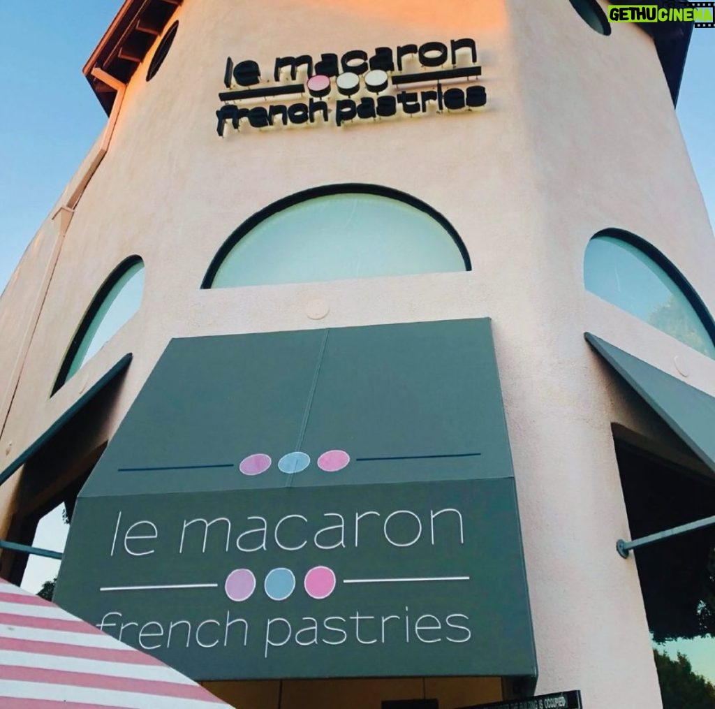 Tyra Banks Instagram - Doing my weekly ice cream tastings. This time it’s @lemacaronfrenchpastries on Montana Ave in L.A. They do all kinds of desserts and I’m feeling their ice cream. Ok, y’all. TyTy and @smizecream approves. Tasty! 🍦 #TyTyTastings #icecream