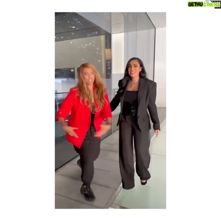 Tyra Banks Instagram - Love this lady so much. Just met you @huda and you’re a true beauty. Inside and out! 💛 Tyra #Forbes3050 #3050AbuDhabi #AbuDhabi #IWD2022 #InternationalWomensDay @forbeswomen @forbes @LouvreAbuDhabi