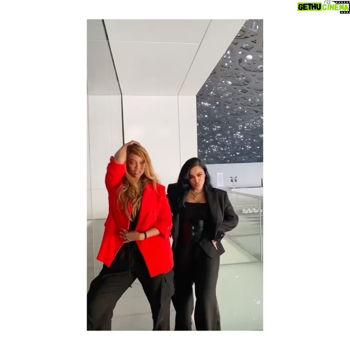 Tyra Banks Instagram - Love this lady so much. Just met you @huda and you’re a true beauty. Inside and out! 💛 Tyra #Forbes3050 #3050AbuDhabi #AbuDhabi #IWD2022 #InternationalWomensDay @forbeswomen @forbes @LouvreAbuDhabi