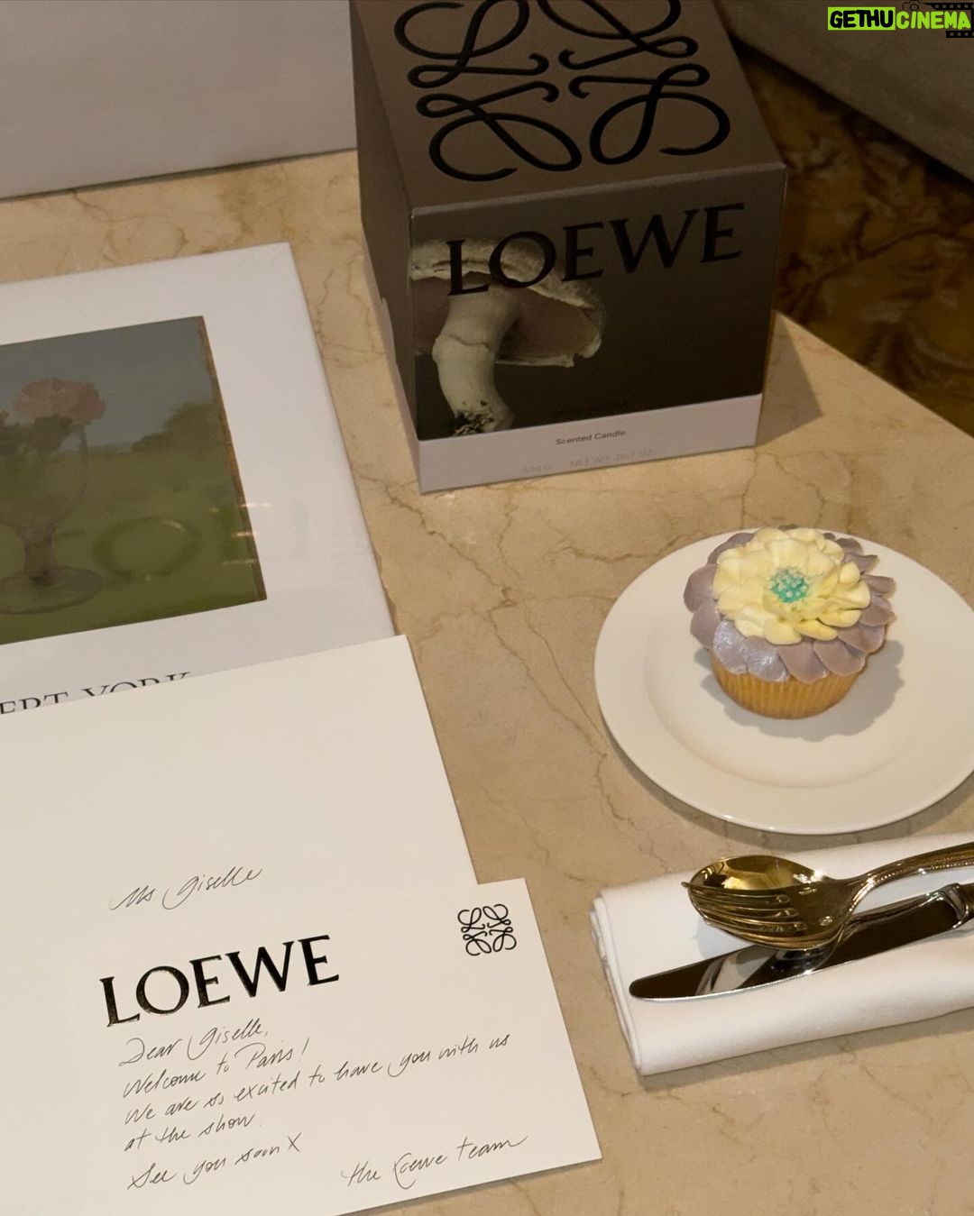 Uchinaga Eri Instagram - @loewe #loewe 🖤🖤🖤