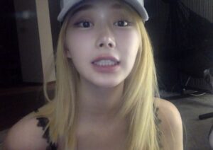 Uchinaga Eri Instagram - blonde