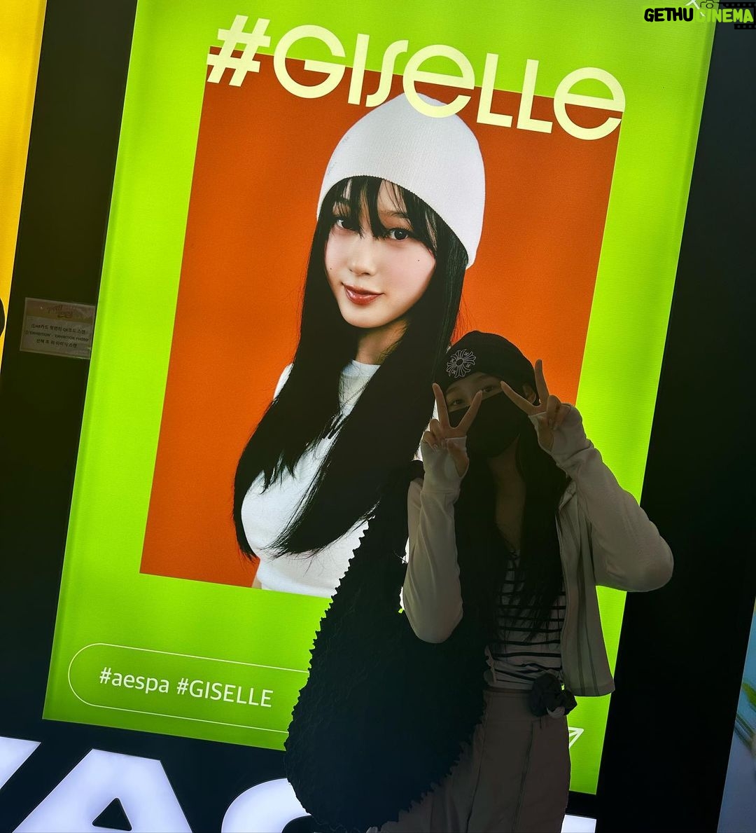 Uchinaga Eri Instagram - @aespa_exhibition 왔다감