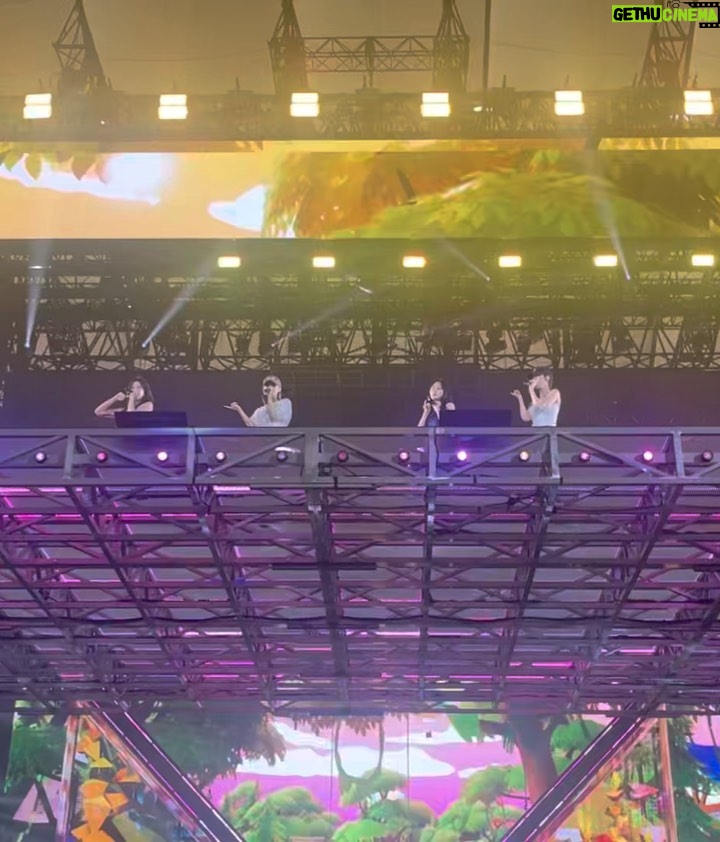 Uchinaga Eri Instagram - yes i am so afraid of heights