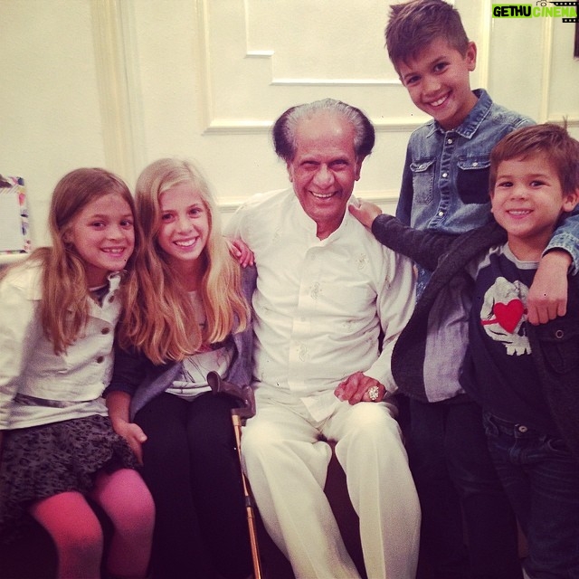 Upen Patel Instagram - Lovely pic of my cousins and my grandad. #blessed #happy #smiling