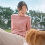 Urassaya Sperbund Instagram - จะแฮปปี้หรือเศร้า ไม่ว่าจะโมเม้นต์ไหน Merino is always with me 🥰Extra fine Merino, Extra comfort - My favourite Wool! 🧶จะวันที่ร้อนหรือเย็น เสื้อเมอริโน ของ @UniqloThailand ช่วยปรับให้ญ่าไม่รู้สึกร้อนหรือหนาวเกินไป #อากาศสลับก็ปรับให้สบาย ไปลองสัมผัสความเนียนลื่นแบบพรีเมียมของผ้าเมอริโนวูล ที่ใส่สบาย ไม่ร้อน ไม่คัน ช้อปได้แล้วที่ร้านยูนิโคล่ทุกสาขาและออนไลน์สโตร์ มีหลายแบบให้เลือกเลยนะคะ! #UniqloExtraFineMerino #อากาศสลับก็ปรับให้สบาย#อากาศเย็นก็เอาอยู่อากาศร้อนก็สบาย